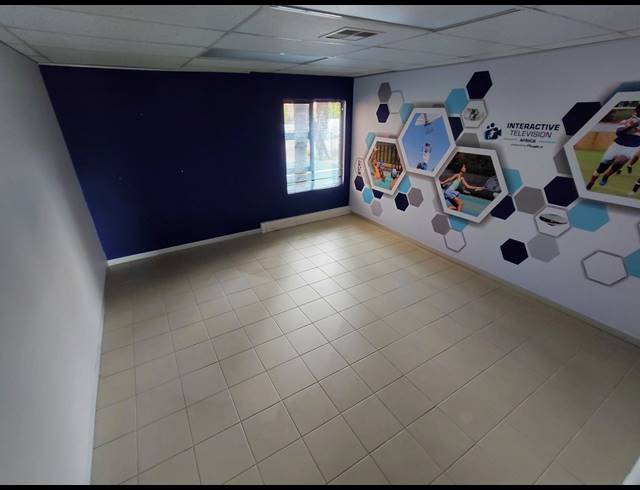 202M² OFFICE TO LET IN FOURWAYS